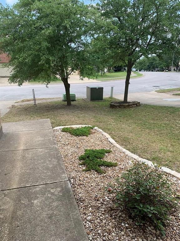 Foto del edificio - 8709 Davis Oaks Trail