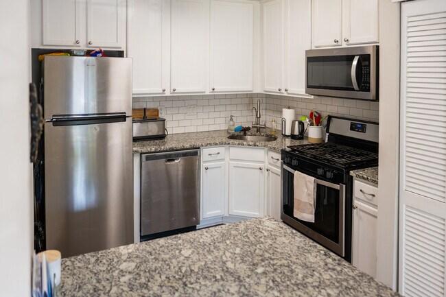 Building Photo - 4402 Vesper Cir