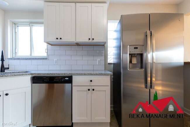 Building Photo - 3 br, 1.5 bath House - 696 Harrington St