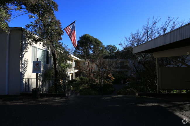 Building Photo - Woodglen Apartments