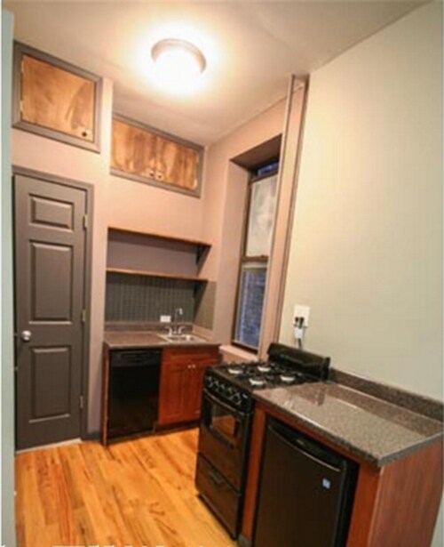 Primary Photo - 167 E 7th St