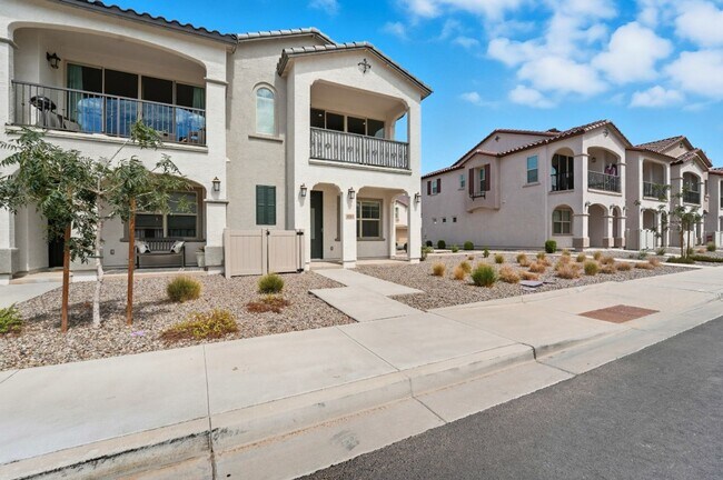 Foto del edificio - Like Brand New Luxurious Modern 3 Bedroom 2 Bath Townhome in Warner Meadow – Rare Rental Opportun...