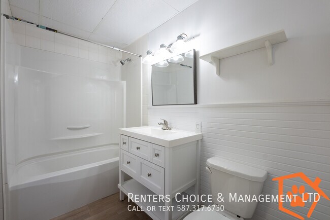 Building Photo - 2 Bedroom House, Pet Friendly With Garage, BONUS INCENTIVE