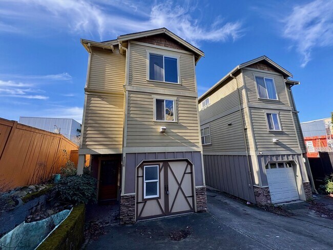 Foto del edificio - Central District Townhome