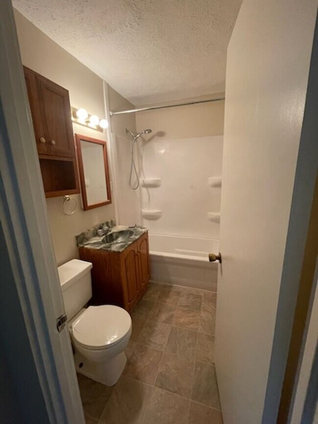 Building Photo - 603