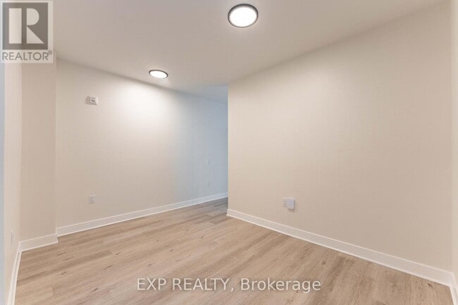 Building Photo - 360-360 Lacasse Ave