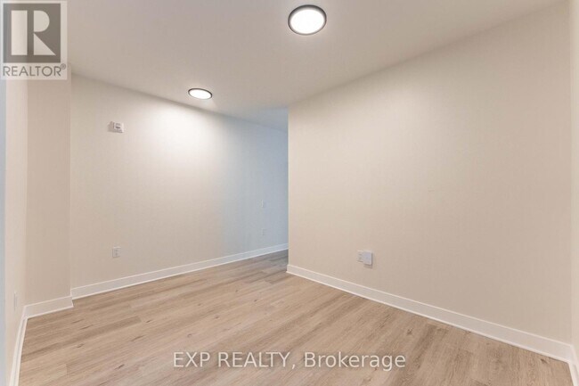 Photo du bâtiment - 360-360 Lacasse Ave