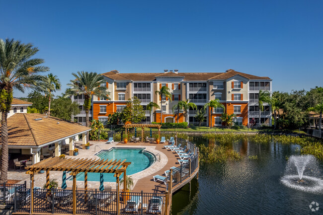 Foto del edificio - Monterey at Lake Seminole Condo