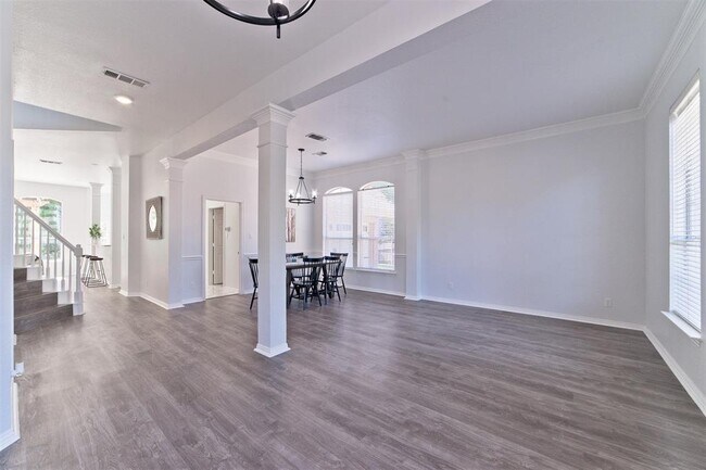 Building Photo - 1118 Danbury Dr
