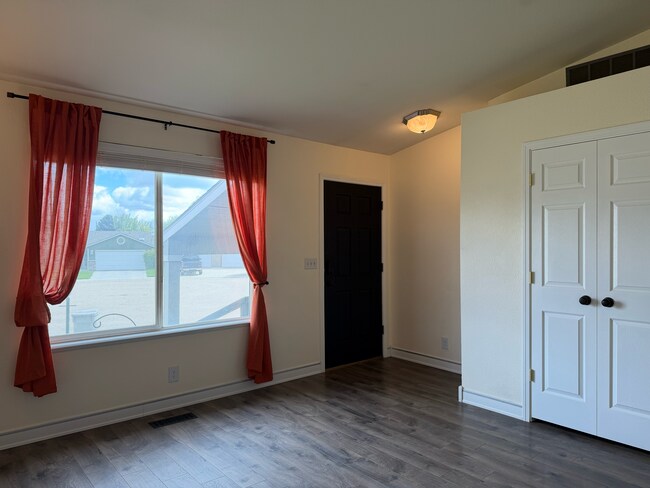 Foto del edificio - 8103 Waterfowl Ave