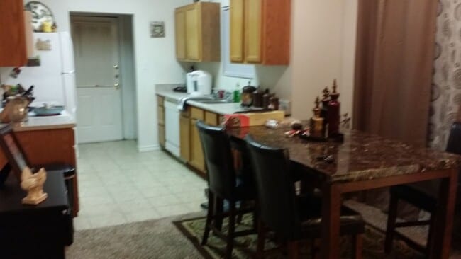 Building Photo - THREE BEDROOMS, THREE BATHS, PRIVACY FENCED BACK YARD, PET FRIENDLY