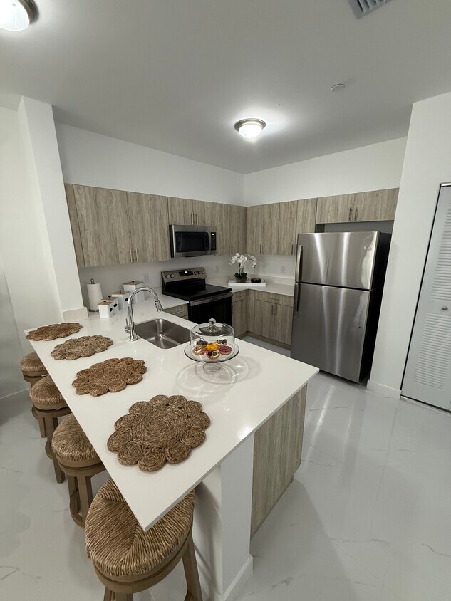 Foto principal - 1001 SW 71st Ct