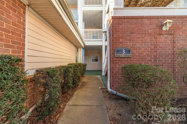 Foto del edificio - 9047 Meadow Vista Rd