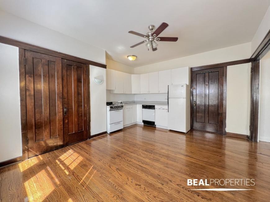 Foto principal - 0 bedroom in CHICAGO IL 60613