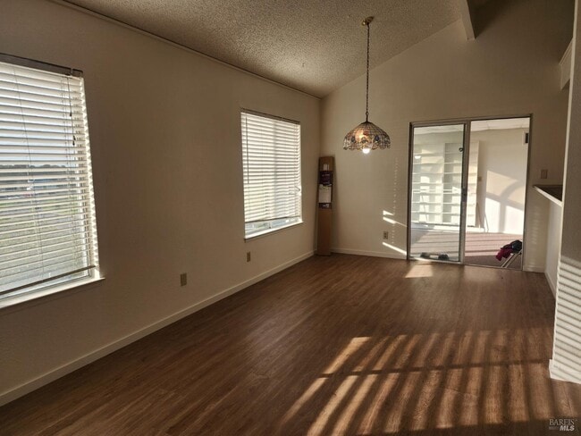 Building Photo - 102 Ohio St