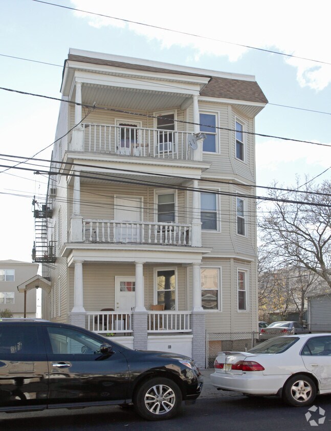 Building Photo - 210 Geneva St