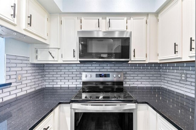 Building Photo - 7312 Seawall Blvd