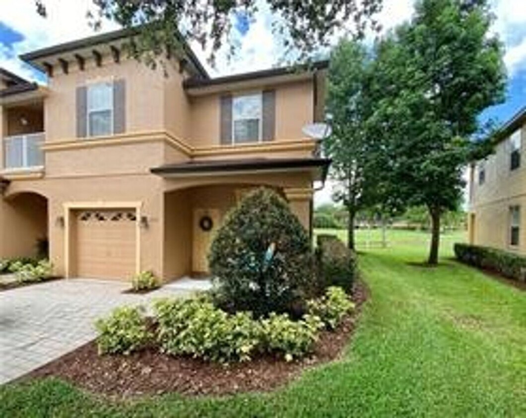SUPER LOCATION FOR THIS 2 story 3 bdrm TOWNHOUSE!! - SUPER LOCATION FOR THIS 2 story 3 bdrm TOWNHOUSE!!