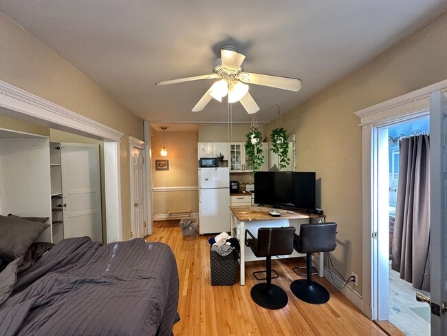 Foto del edificio - 65 Burbank St