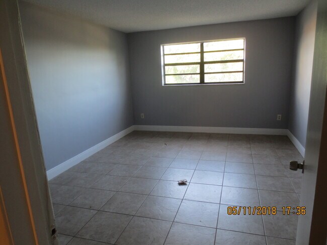 Foto del edificio - 300 NE 125th St