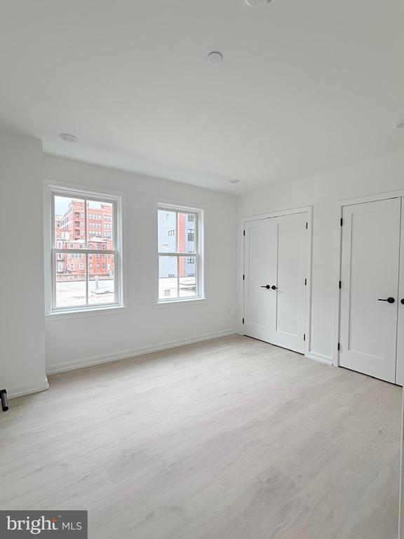 Building Photo - 208 Vine St