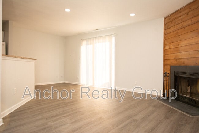 Building Photo - 500 Barberton Dr