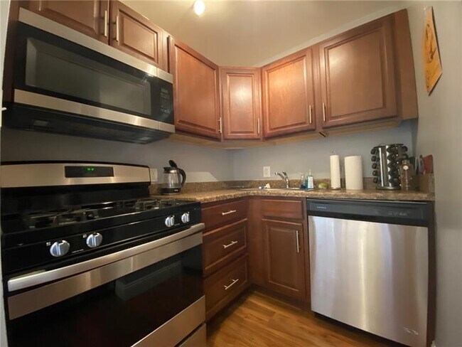 Building Photo - 1203 W North Ave