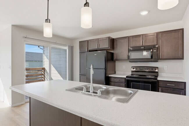 Foto del edificio - Lakewood Apartments and Townhomes