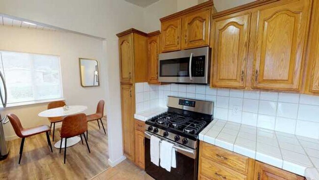 Foto del edificio - Community living by private bedrooms in Si...