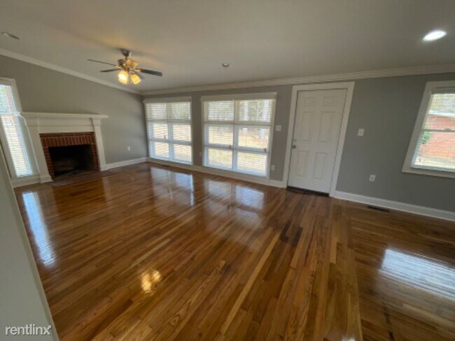 Foto del edificio - 3 br, 2 bath House - 1016 Forrest Glen Dr