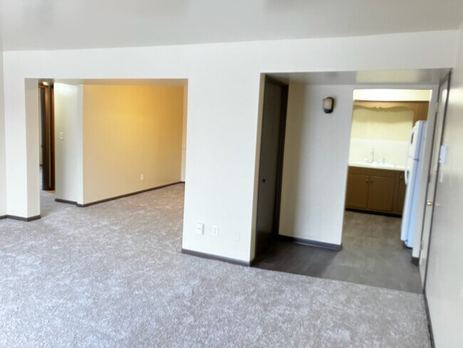 Front Entry/Dining Room View - 1210 Northfield Ave NE