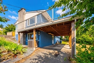 Building Photo - 410 Larch St