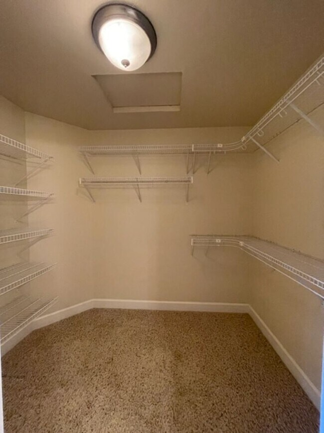 Building Photo - Coming Soon! Beautiful 3 Bed Townhome!