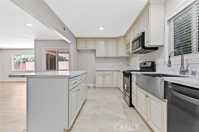 Foto del edificio - 6711 Rhea Ave