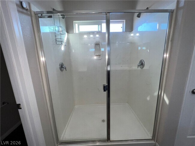 Foto del edificio - 10804 Leatherstocking Ave