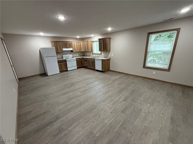Building Photo - 430 2nd Dr NE