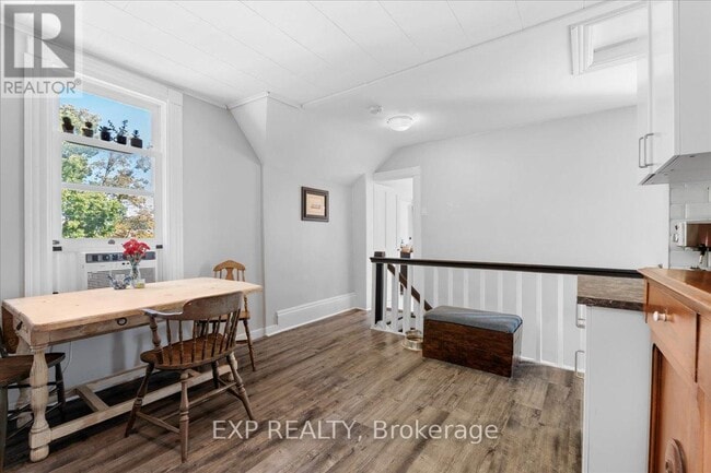 Building Photo - 77 Lorne Ave