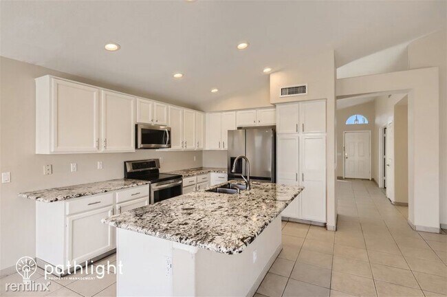 Building Photo - 3 br, 2 bath House - 15028 W Elko Dr UNIT