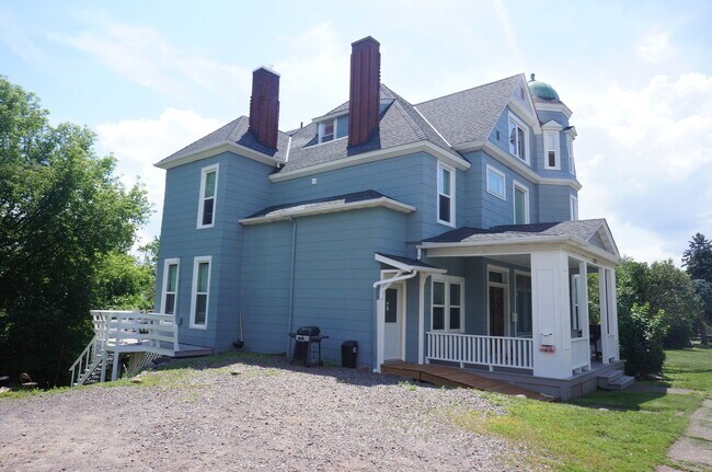 Building Photo - 1814 E Superior St