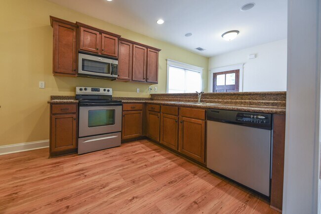 Building Photo - Four Bedroom Available Near Five Points