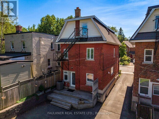 Building Photo - 107 Ave Blackburn