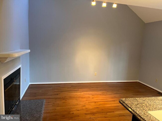 Foto del edificio - 3105 Trinity Ct