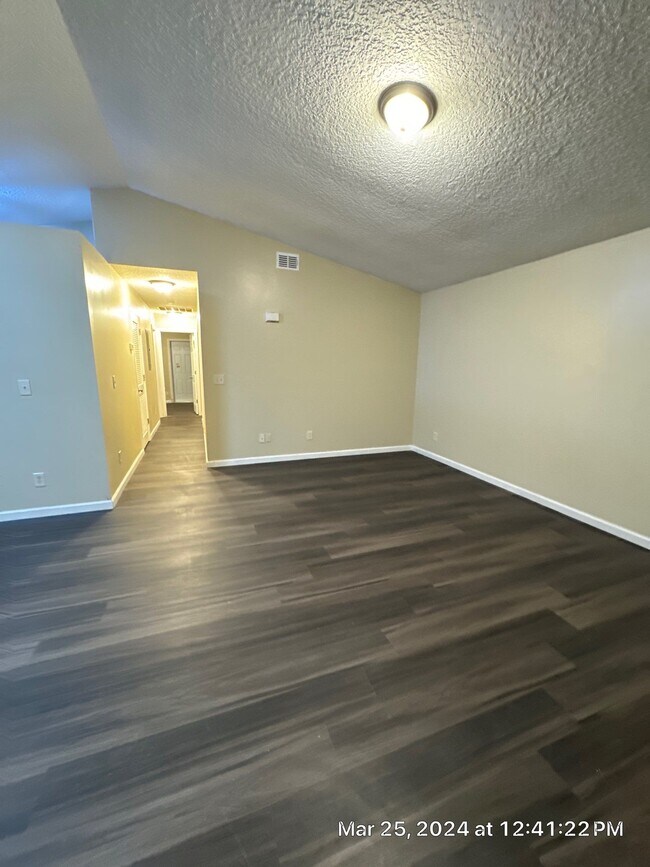 Foto del edificio - 1038 Woodstock Ave