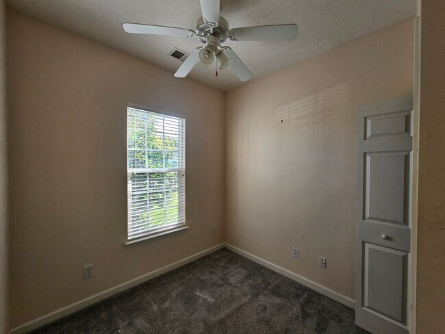 Foto del edificio - 413 Cypress Dr