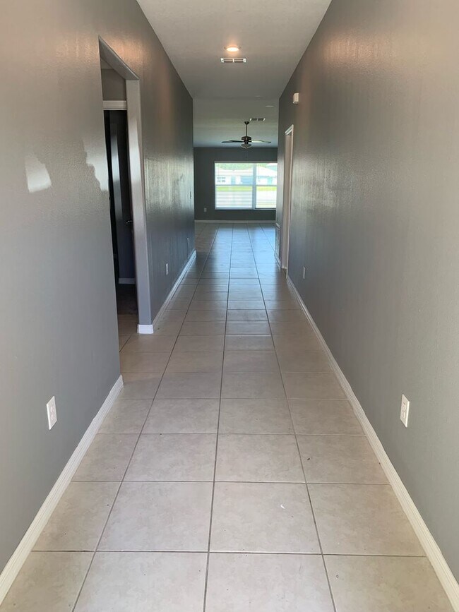 Foto del edificio - Price Reduction! - Four bedroom Two Bath
