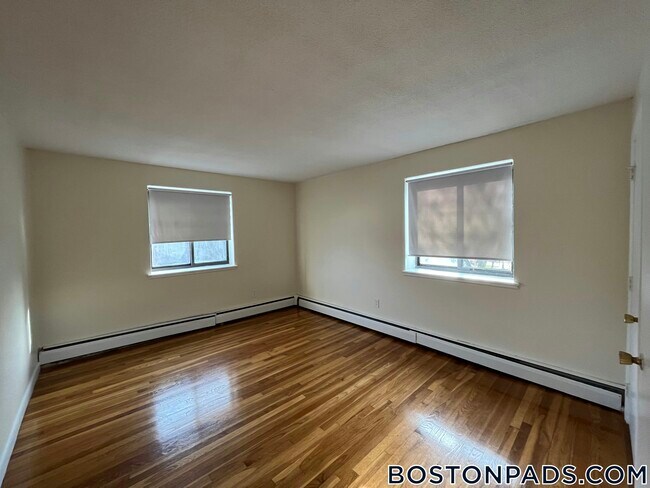 Building Photo - 122 Dustin St