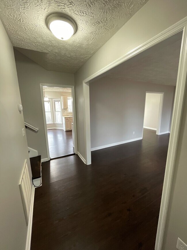 Building Photo - Updated 4 Bedroom / 3 Bathroom with In-Law...