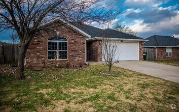 Building Photo - 1013 Applewood Cir