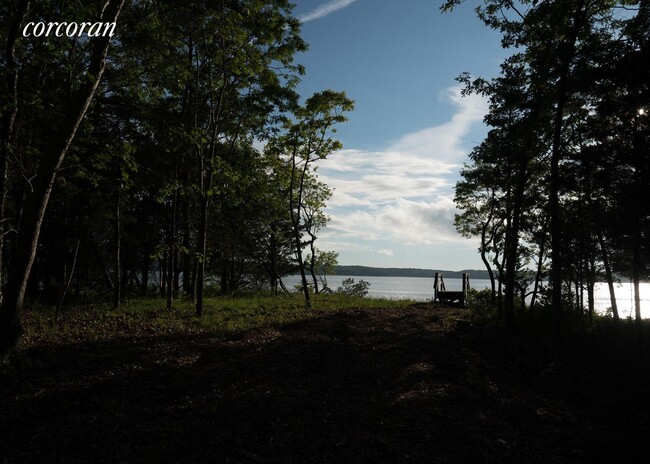 Foto del edificio - 289 3 Mile Harbor Hc Rd