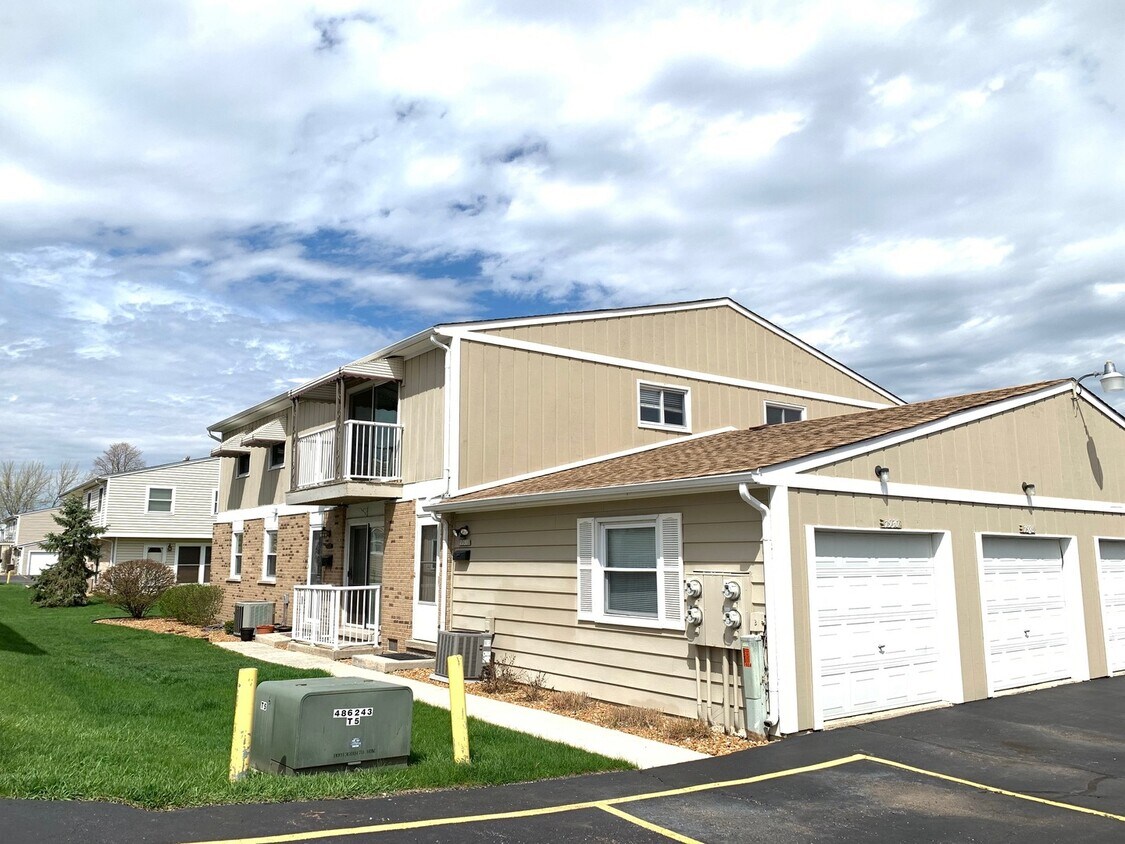 7930 163rd Ct, Tinley Park, IL 60477 Townhome Rentals in Tinley Park